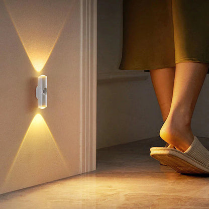 ✨ Stvorite atmosferu svjetlošću! Naše pametne RGB lampe reagiraju na pokret, stvarajući savršenu atmosferu. ✨