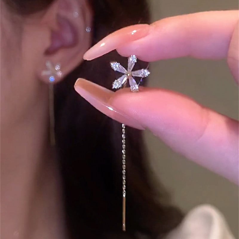🎄Sijajni diamantni uhani s cvetjem🌸