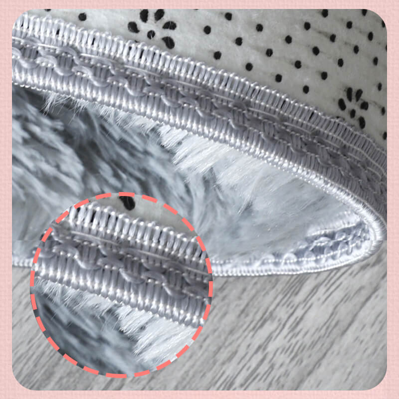 Plišani tepih u nijansama sive